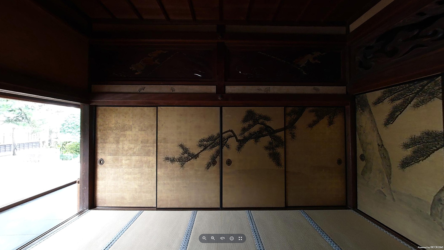 孔雀の間